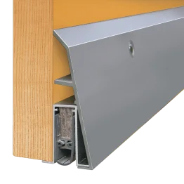 Joint de bas de porte bois en applique