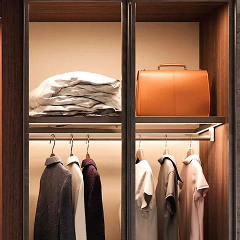 Alu kader tablet met kledingstang