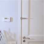 Entrebaîlleur et verrou de porte