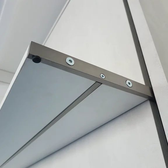 Raidisseur pour tablette de lit