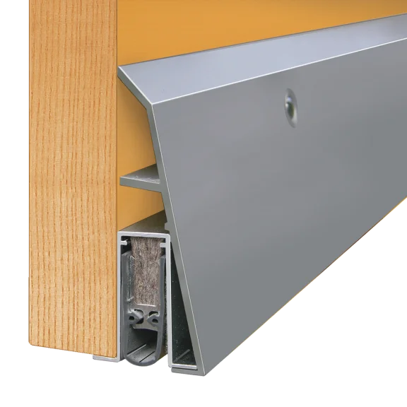 Joint de bas de porte bois en applique