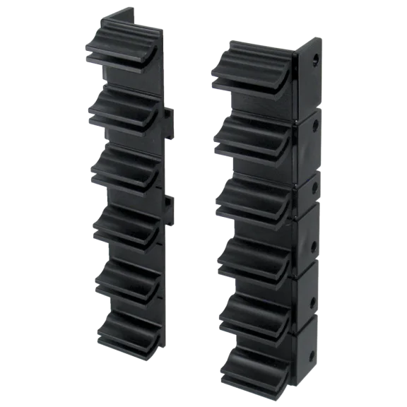 Attaches pour fixation entre parois