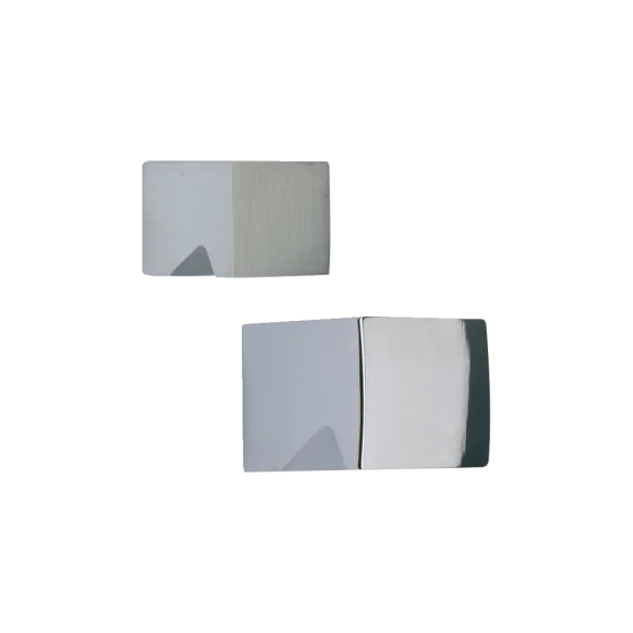 Knopf, eckig mit Kerbe