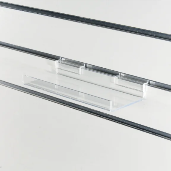 Tablar mit Aufkantung