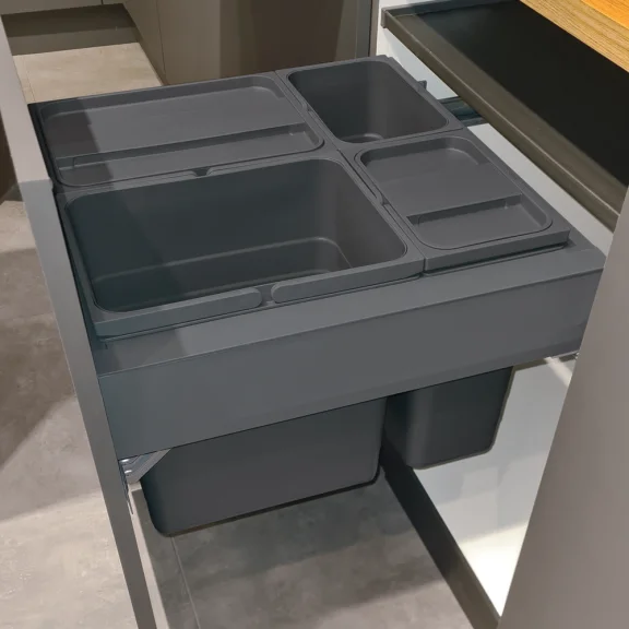 Hangende afvalemmer voor afvalsortering MERIVOBOX