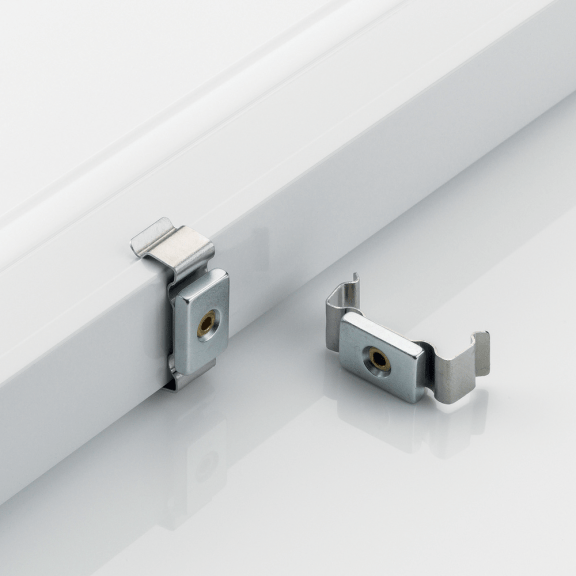 Clips de fixation horizontale